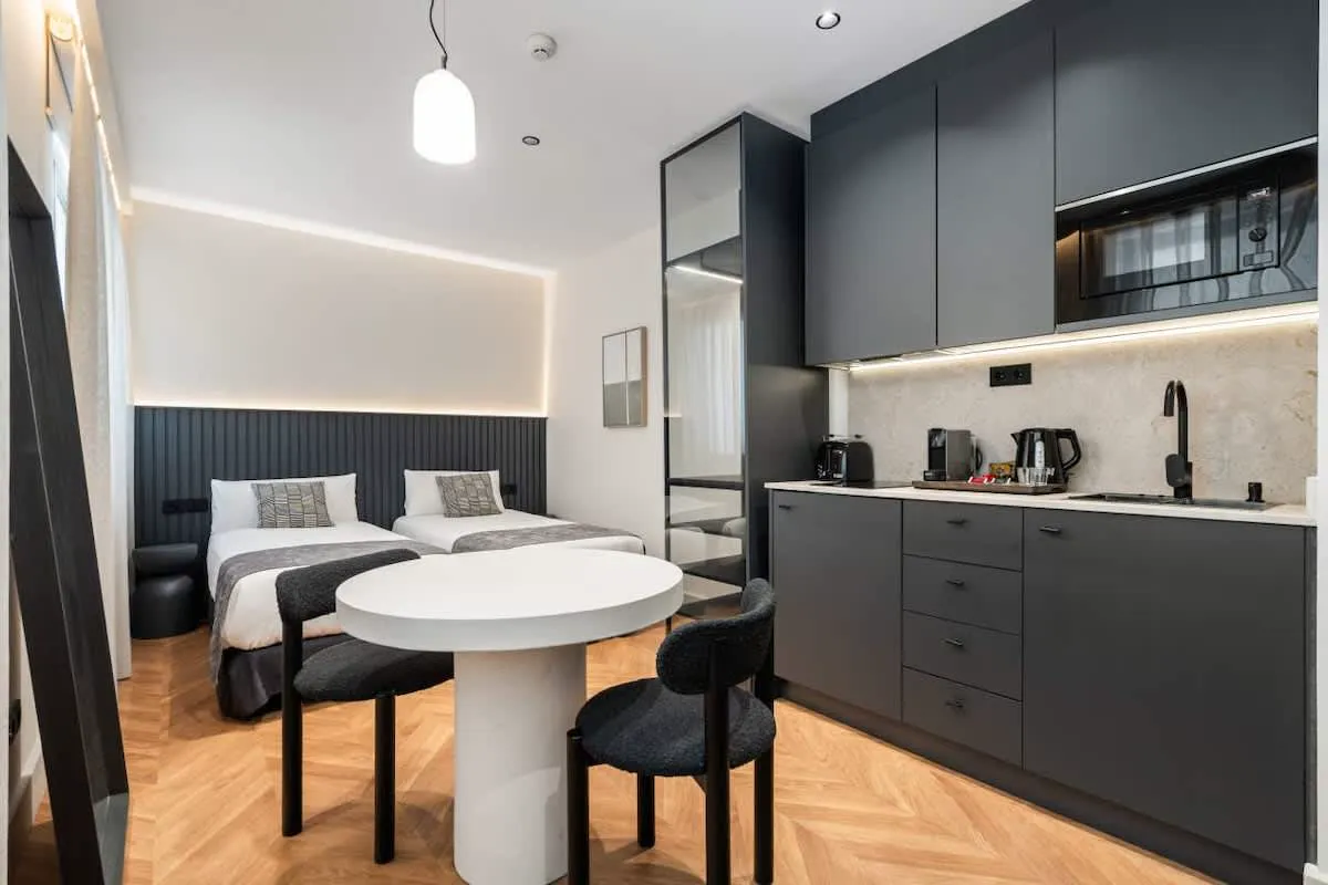 Deluxe Twin Suite 5